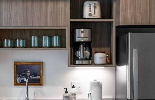Downtown Spokane Apartment | Chic Downtown King Bed Stay