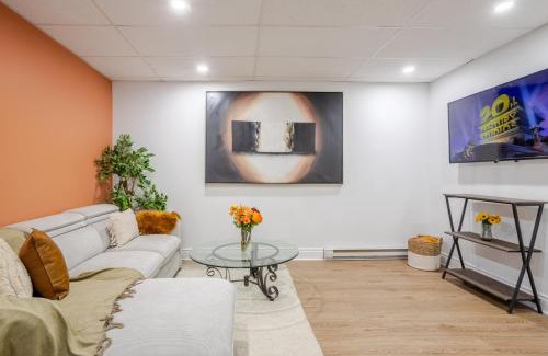 Downtown Montreal Apartment | Chic DT MTL Condo with Rooftop, BBQ