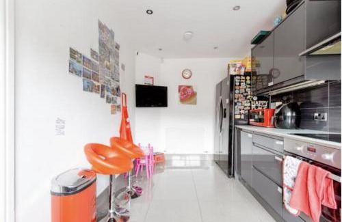 Little Holland House | Chic DuoRooms with Modern Comfort for Families