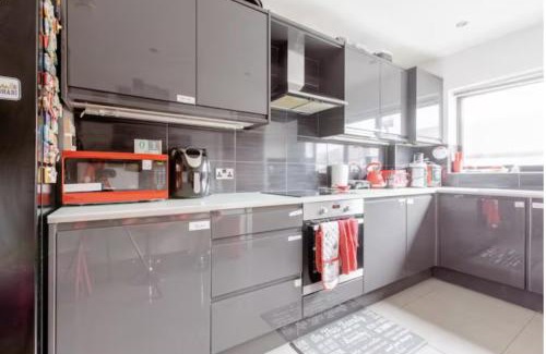 Little Holland House | Chic DuoRooms with Modern Comfort for Families
