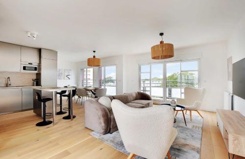 Le Bois Porte de Nogent Apartment | Chic Duplex with Rooftop -3BD-6P- Nogent-sur-Marne