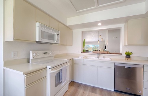 Palm Desert Condo | Chic & Elegant Golf Course Condo