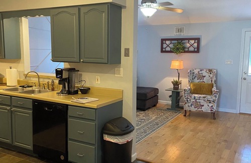 Powell Apartment | Chic en suite 2 bedroom corporate apartment in N. Knox/Powell with WiFi, AC