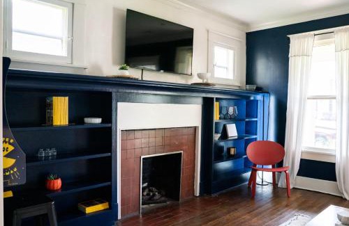 East Midtown House | Chic Family Retreat/All-New, Arcade, Garden, A/C