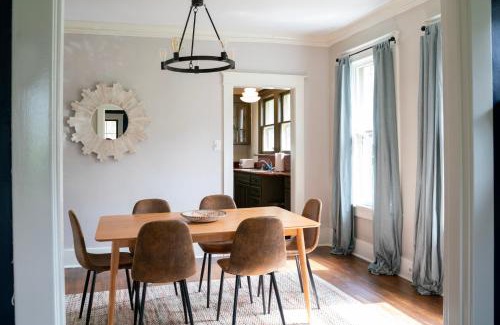 East Midtown House | Chic Family Retreat/All-New, Arcade, Garden, A/C