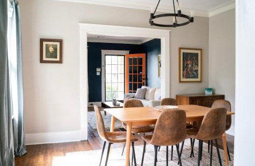 East Midtown House | Chic Family Retreat/All-New, Arcade, Garden, A/C