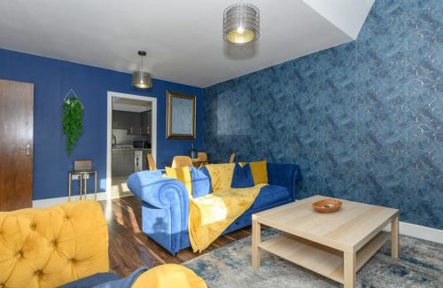 Leeds Apartment | Chic Family Retreat in Heart of Leeds