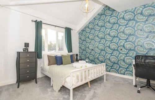 Leeds Apartment | Chic Family Retreat in Heart of Leeds