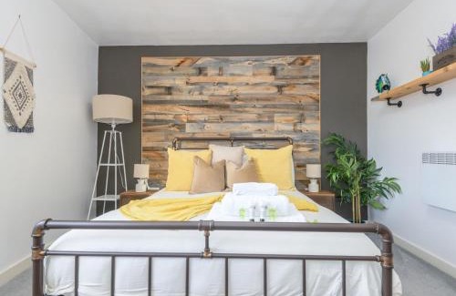 Leeds Apartment | Chic Family Retreat in Heart of Leeds