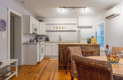 West Saugerties House | Chic Farmhouse Catskills Saugerties Skiing Hiking