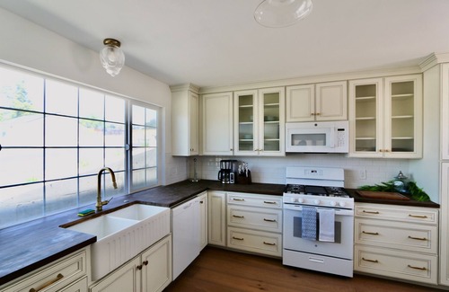 Atascadero House | Chic Farmhouse Near Downtown + Pet Park/BBQ