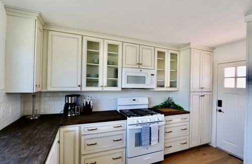 Atascadero House | Chic Farmhouse Near Downtown + Pet Park/BBQ