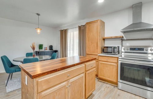 Eureka Springs House | Chic Farmhouse, 3Mi to Lake-Pet Friendly & Golfing