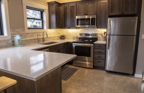 Genesee Apartment | Chic Flat -Easy Transit to Stadiums+Downtwn & renovated shared backyard oasis!