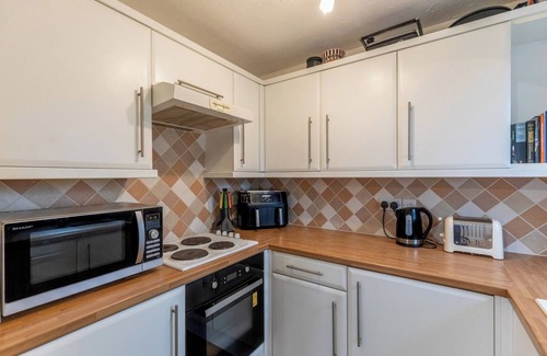 Netley Apartment | Chic Flat in Woolston: Nr Southampton City Centre
