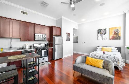 Olde Kensington Apartment | Chic Flat W Rooftop Pool & Gym