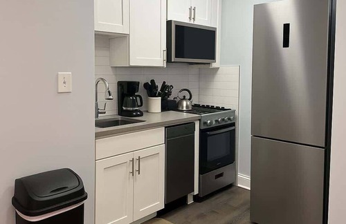 Lakeview Apartment | Chic & Fully Furnished Urban Studio Apartment
