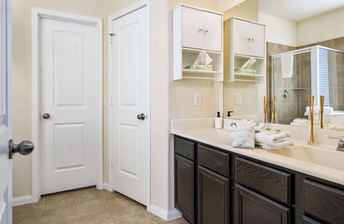 Central Southwest House | Chic Getaway Min 2 Downtown/NRG