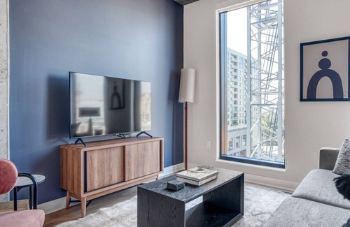 Golden Triangle Apartment | Chic Golden Triangle 1BR w/ Pool, Gym & W/D, next to Park, by Blueground