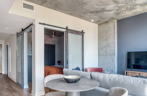 Golden Triangle Apartment | Chic Golden Triangle 1BR w/ Pool, Gym & W/D, next to Park, by Blueground