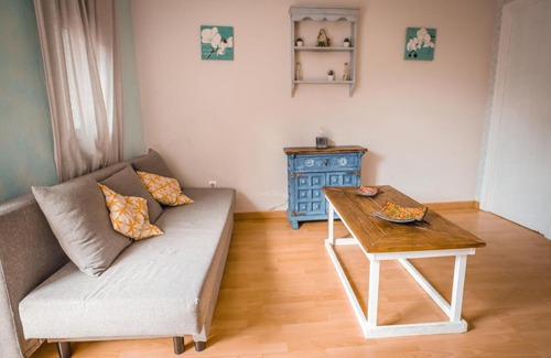 Alhaurin de la Torre Ski Chalet | Chic Guesthouse