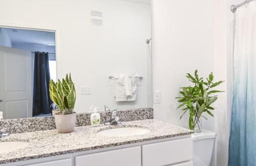 Orange Park Apartment | Chic Haven - Pool Bliss - Near Beach - 9304