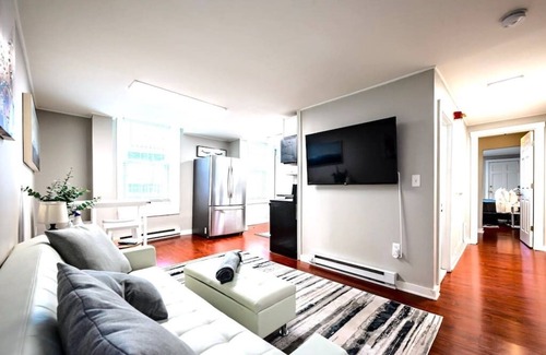 Wilmington Apartment | Chic Historic apartment- King Bed, Fast WiFi, close to Downtown!