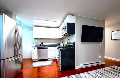 Wilmington Apartment | Chic Historic apartment- King Bed, Fast WiFi, close to Downtown!