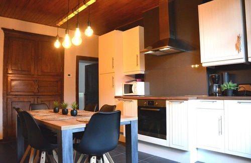 Vaux-sur-Sure House | Chic Holiday Home with Garden