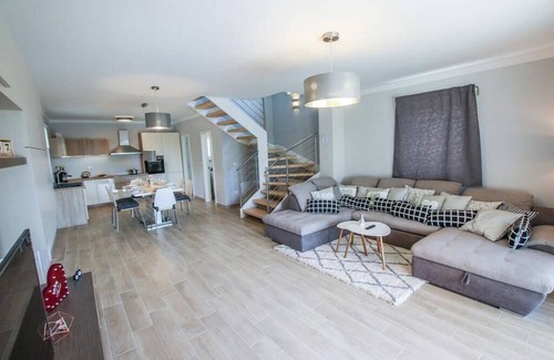 Mugeba Villa | Chic holiday home with pool , 2 km from the sea