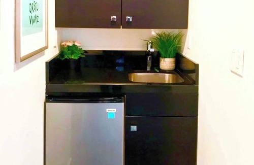 La Brea Apartment | Chic Hollywood Hills Guest Suite+Views+Outdoor Living Room+Free Street Parking