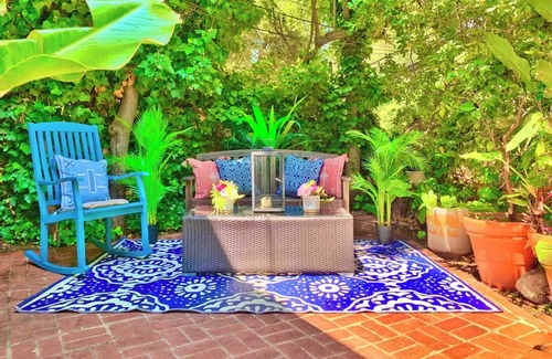 La Brea Apartment | Chic Hollywood Hills Guest Suite+Views+Outdoor Living Room+Free Street Parking