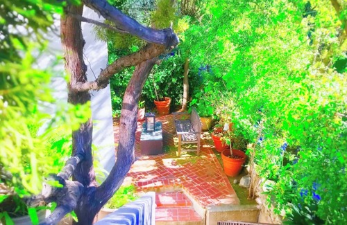 La Brea Apartment | Chic Hollywood Hills Guest Suite+Views+Outdoor Living Room+Free Street Parking