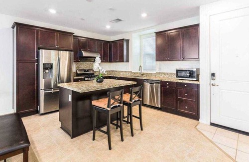 Eastvale Downs House | Chic Home on Sendero Ave
