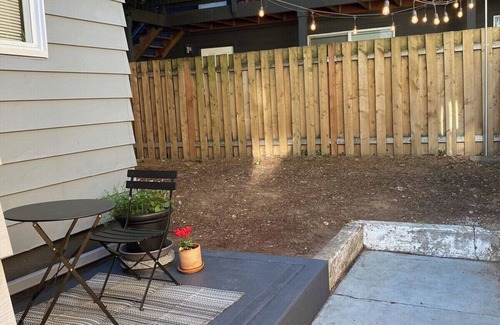 Rose City Park House | Chic Home Pet-Friendly + Private Fenced Yard