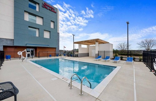 Bessemer House | Chic hotel in fabulous Bessemer with fitness room, WiFi, AC, Pool