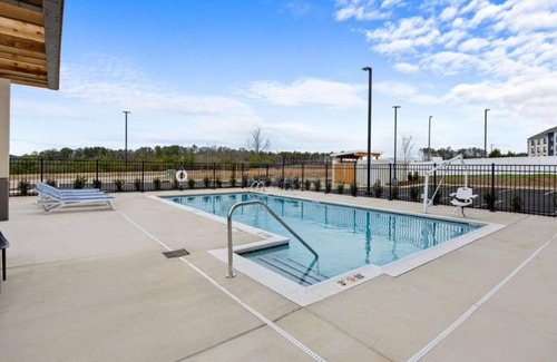 Bessemer House | Chic hotel in fabulous Bessemer with fitness room, WiFi, AC, Pool