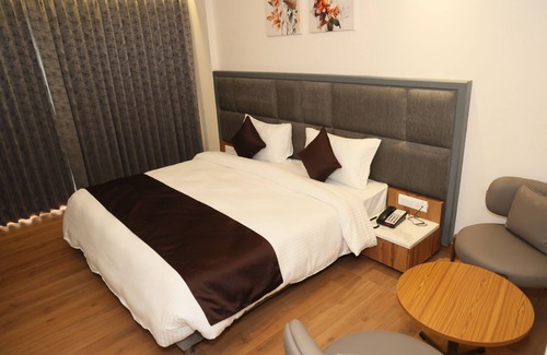 IMT Manesar Hotel | Chic hotel in marvelous Manesar with fitness room, AC, WiFi