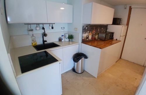 Herzliya Pituach Apartment | Chic hotel suite in superb Herzliya with fitness room, WiFi and pool