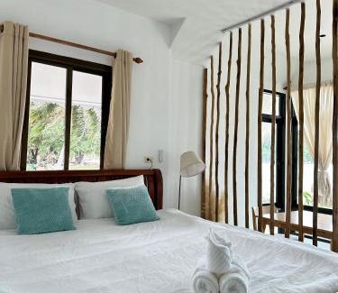 Chaloklum House | Chic house on the beach