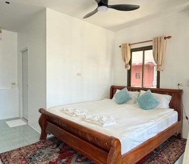 Chaloklum House | Chic house on the beach
