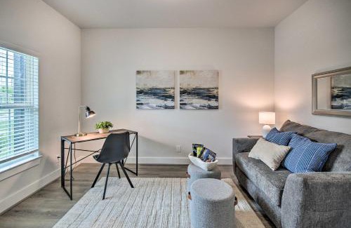 Southeast Houston House | Chic Houston Home with Game Room about 8 Mi to Dtwn