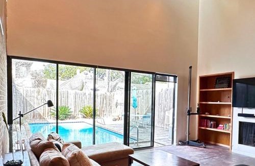 Greenway Plaza-Upper Kirby House | Chic In The City
