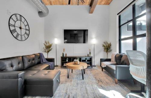 Judson Apartment | Chic Industrial Vibes 2BR 2BA