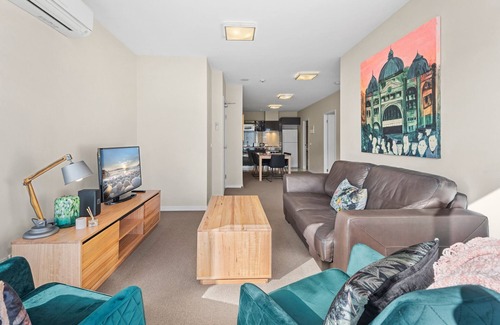 South Melbourne Apartment | Chic Inner City Convenience, with Secure Parking