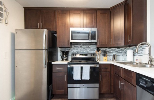 Tri-West Apartment | Chic Junior 1-Bedroom with Balcony & Pool in Fabulous West Hollywood