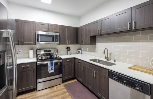 The Colony House | Chic King Bed Townhome Retreat with Pools and two car garage, Gym, Pickleball Ct