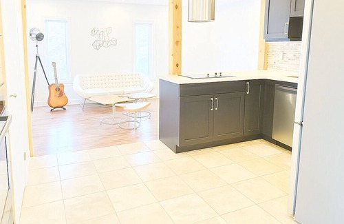 Whitchurch-Stouffville House | Chic Lakefront Escape nDesigner Touches + Kayaks + Fire Pit + Private Dock