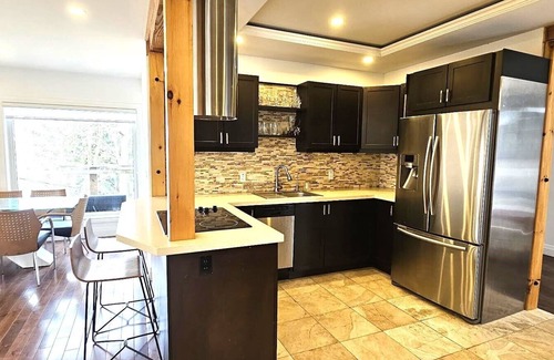Whitchurch-Stouffville House | Chic Lakefront Escape nDesigner Touches + Kayaks + Fire Pit + Private Dock