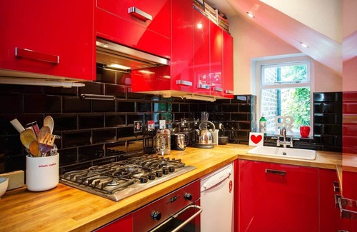 St. Helen's Apartment | Chic Ladbroke Grove Flat with Garden Retreat